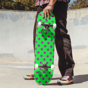 Skateboard Diseño de patrón de lunares púrpura sobre verde