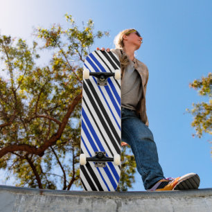 Skateboard Diseño de patrón de rayas blancas negras azules