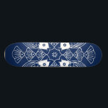 Skateboard Diseño de peces subacuáticos con fondo azul<br><div class="desc">Un encuentro de las mentes de los peces,  este diseño muestra una escena submarina completa con conchas en un fondo azul. ¡Un gran regalo para un ictiólogo o para cualquiera que le guste nadar en el mar!</div>