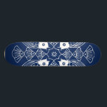 Skateboard Diseño de peces subacuáticos con fondo azul<br><div class="desc">Un encuentro de las mentes de los peces,  este diseño muestra una escena submarina completa con conchas en un fondo azul. ¡Un gran regalo para un ictiólogo o para cualquiera que le guste nadar en el mar!</div>