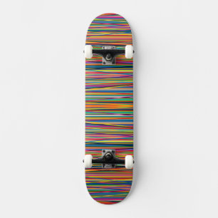 Skateboard diseño de rayas abstractas coloridas