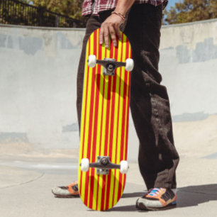 Skateboard Diseño de rayas rojas y amarillas
