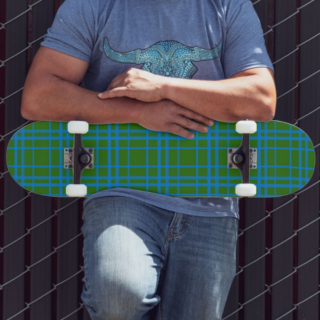 Skateboard Diseño del patrón de trazados de tartán azul sobre (Subido por el creador)