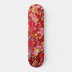 Skateboard Diseño floral colorido de color rojo oscuro