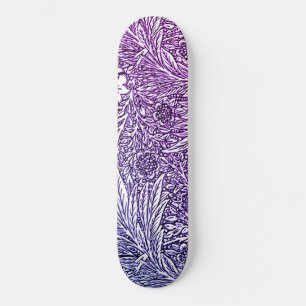 Skateboard Diseño floral intrincado en tonos morados y blanco