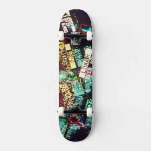 Skateboard Doble exposición, señales de casino, Las Vegas,