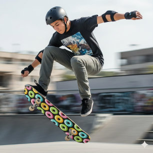 Skateboard Donuts coloridos con salpicaduras