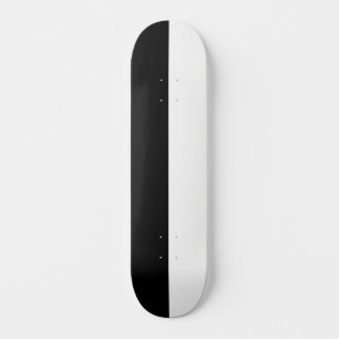 Skateboard Dos colores divididos en tonos de media negro y bl