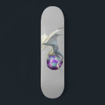 Skateboard Dragón de hielo blanco con esfera mágica<br><div class="desc">Este diseño se puede personalizar eligiendo la opción personalizar para añadir texto o realizar otros cambios. Si este producto tiene la opción de transferir el diseño a otro artículo, asegúrese de ajustar el diseño para que se ajuste si es necesario. Contáctame en colorflowcreations@gmail.com si deseas tener este diseño en otro...</div>
