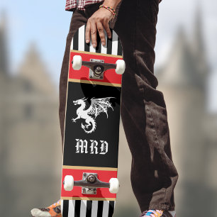 Skateboard Dragón Negro Blanco Rayado Monograma con Rojo Dora
