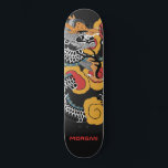 Skateboard Dragon personalizado<br><div class="desc">Patineta de dragón de arte asiático atrevida personalizada con tu nombre en un tipo sans serif rojo. Negra naranja rojo y negro.</div>