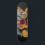 Skateboard Dragon personalizado<br><div class="desc">Patineta de dragón de arte asiático atrevida con tus iniciales en el medio.</div>