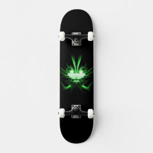 Skateboard Dragón verde alienígena con ojos brillantes