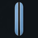 Skateboard Edición Stripe de Racers de personalizable<br><div class="desc">Un divertido y genial tablero para los aficionados al patinaje de la familia. Presenta un diseño de rayas negras,  azules y blancas. Personalizable completo para agregar nombres,  imágenes y más si lo desea. ¡Disfrútalo!</div>