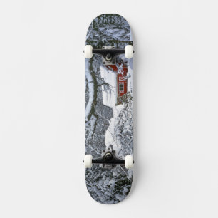 Skateboard EE. UU., Oregón, condado de Clackamas. Nieve fresc