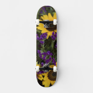 Skateboard EE. UU., primer plano de arreglo floral de novia,