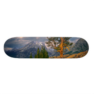 Skateboard EE.UU., Wyoming, Grand Teton NP. Sunrise saluda a