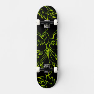 Skateboard El Fénix Verde se levanta sobre el negro