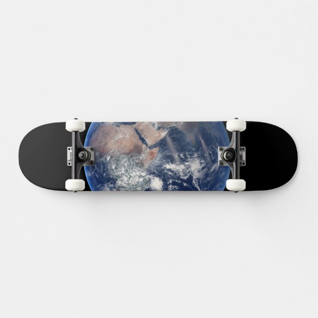 Skateboard El Hemisferio Oriental Sobre El Planeta Tierra. (Horz)