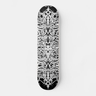 Skateboard El imperio tribal es blanco y negro