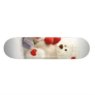 Skateboard El peluche mullido dos refiere el fondo blanco