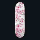 Skateboard Elegante color de agua con flores de cerezo rosa<br><div class="desc">Este elegante, artístico y florido es perfecto para la temporada de verano o primavera. Tiene flores, flores, flores y ramas de cerezo japonesas, color rosa baya pintadas a mano, rojo vivo y marrón polvoriento encima de un simple fondo blanco. Es bonito, moderno, dulce, único, moderno y original. Estilizar con la...</div>