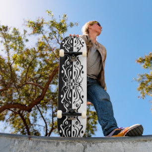 Skateboard Elegante estilo Harlequin negro y blanco abstracto