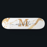 Skateboard Elegante guión de monograma de mármol dorado<br><div class="desc">Personalizado personalizado de moda Monograma Oro Marble Blanco Toalla de playa</div>