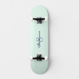 Skateboard Elegante Verde Claro Bonito Sencillo Monograma