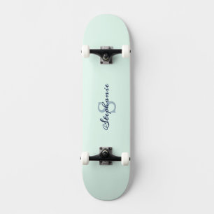 Skateboard Elegante Verde Claro Bonito Sencillo Monograma