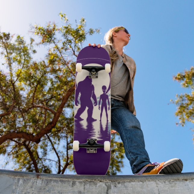 Skateboard Encuentro Paranormal de Bigfoot OVNI (Exterior 1)