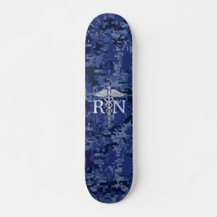 Skateboard Enfermera inscrita RN Silver Caduceus en Navy Camo
