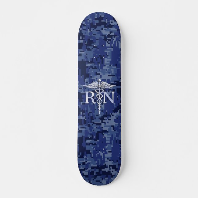 Skateboard Enfermera inscrita RN Silver Caduceus en Navy Camo (Anverso )