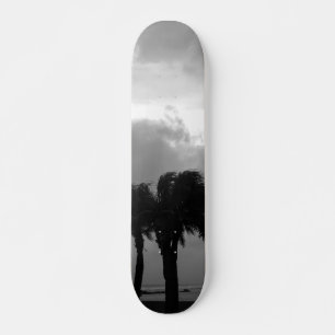 Skateboard Escala de grises de cielos tropicales