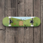 Skateboard Escena de apicultura - Patinaje para salvar a las<br><div class="desc">Save the Bees Skateboard: una escena apícola compuesta por un paisaje con colmena,  abejas y fumadores de abejas al estilo personalizado. Un buen regalo para un apicultor o un amante de las flores y las abejas.</div>