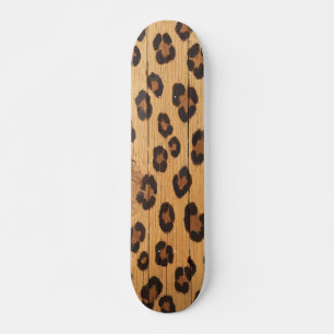 Skateboard Estampado de Guepardo Salvaje sobre Madera Rústica