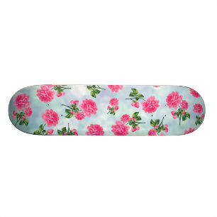 Skateboard Estampados de flores: flores rosadas en bokeh azul