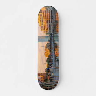 Skateboard Estanque de Pioneer Plaza por la mañana