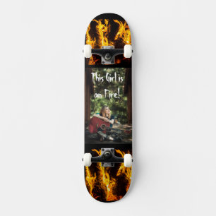 Skateboard - ¡Este Chica está en llamas! Patineta
