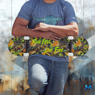 Skateboard Estilo de Grafiti y Verde Neón 'Vive Libre Conduce