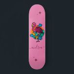 Skateboard Exótico Flamingo Rosado nombre espumoso de verano<br><div class="desc">Este divertido skateboard con un flamingo rosado y un nombre personalizado sería un regalo maravilloso para alguien que está en patinaje! Añade fácilmente el nombre deseado haciendo clic en la opción "personalizar esta plantilla".</div>