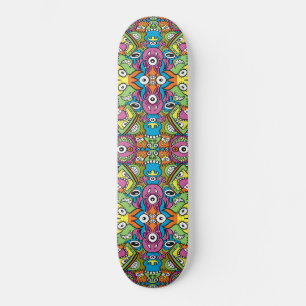 Skateboard Extraño critero sonriente en un diseño de patrones