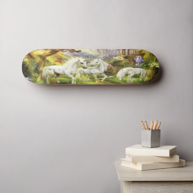 Skateboard Fantasía De Unicornios Blancos En Campo (Arte de pared (horz))