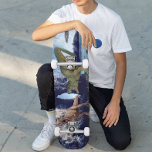Skateboard Fantasía T-Rex Tyrannosaurus Dinosaur<br><div class="desc">Este diseño se puede personalizar eligiendo la opción personalizar para añadir texto o realizar otros cambios. Si este producto tiene la opción de transferir el diseño a otro artículo, asegúrese de ajustar el diseño para que se ajuste si es necesario. Contáctame en colorflowcreations@gmail.com si deseas tener este diseño en otro...</div>