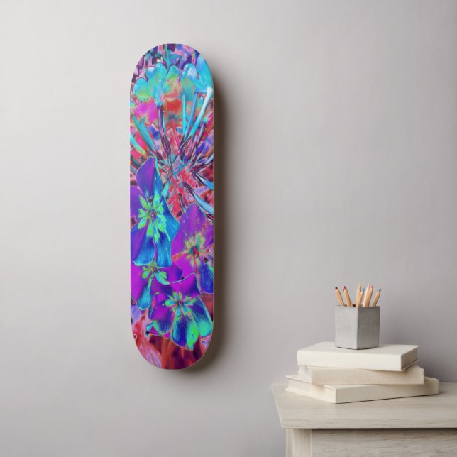 Skateboard Flor abstracta morada y azul florecida (Arte de la pared)