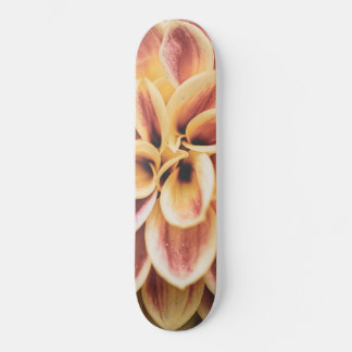 Skateboard Flor de Dahlia en verano asombrosa (arte floral)