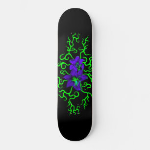 Skateboard Flor morada lirio en negro