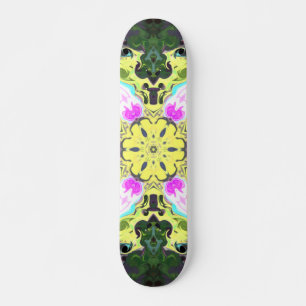 Skateboard Flor psicodélica caleidoscópica amarillo y rosa