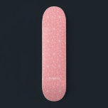 Skateboard Flor y nombre rosados<br><div class="desc">Decore este patinador rosado con su nombre o borre una tabla de patinaje en blanco,  rosa y fresco.</div>