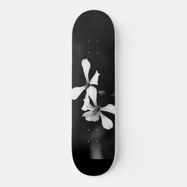 Skateboard floral blanca y negra mínima (Anverso)